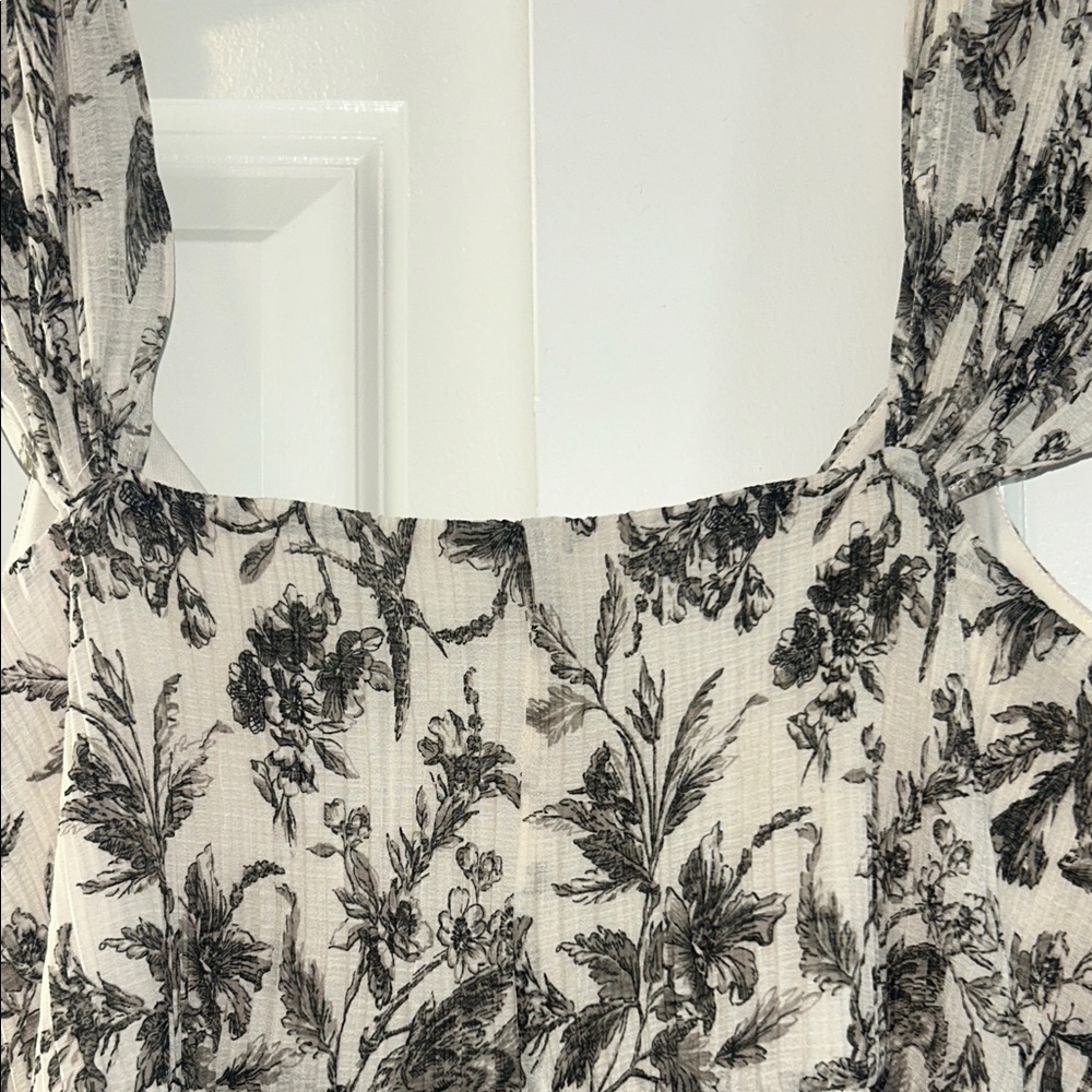 Express Black and White cold shoulder Floral Maxi Dress - Picture 7 of 8